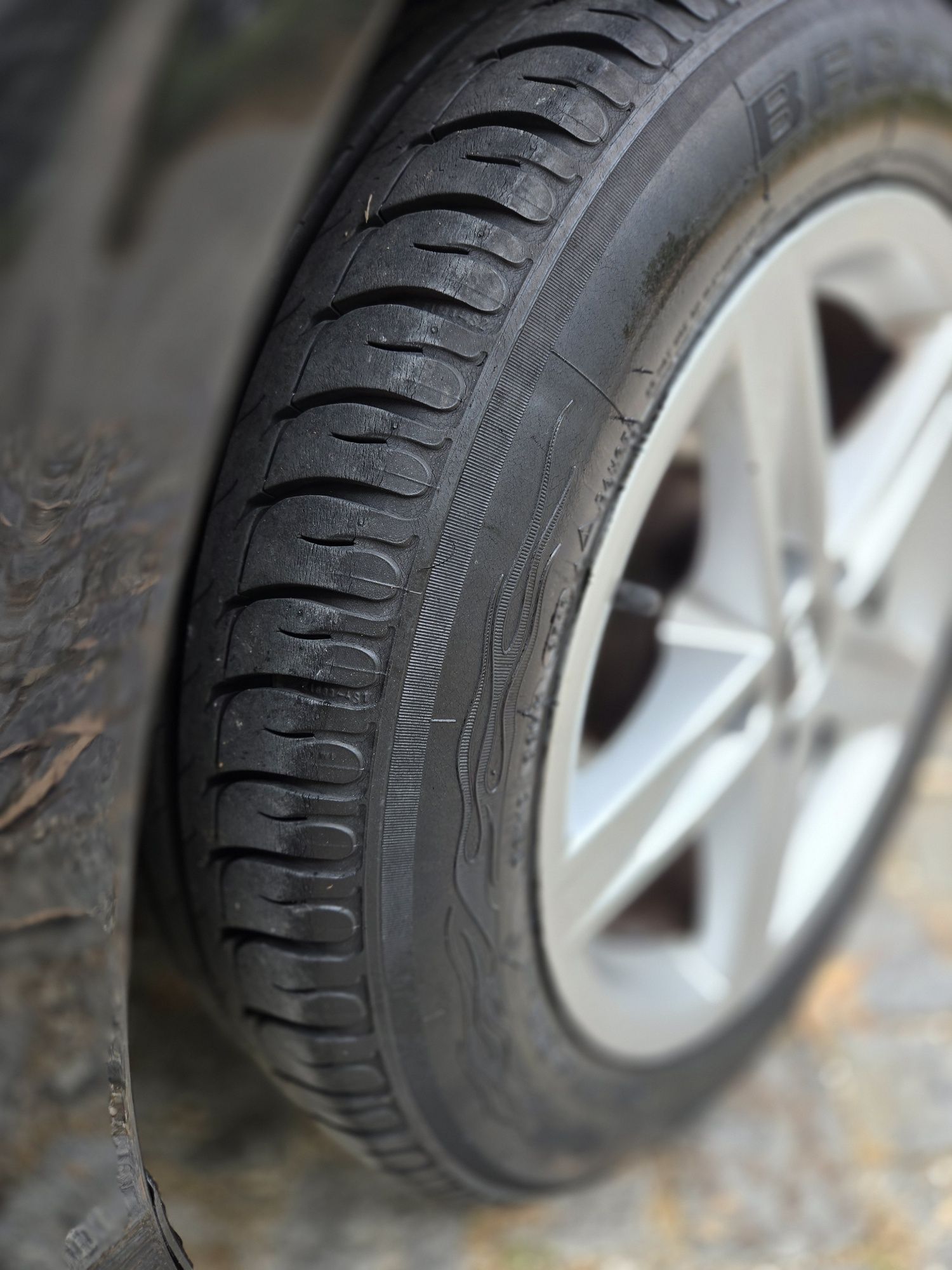 Luxo e conforto em um carro extremamente novo pronto para viagens