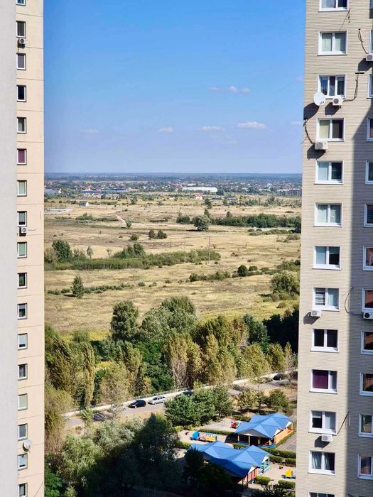 Новий будинок . Нова квартира . Є право власноті . Можна безготівковий