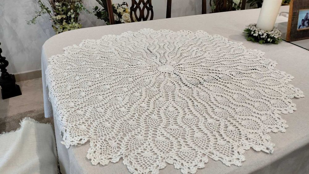 Toalha redonda de chá, branca, em crochet 90 cm