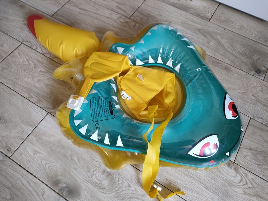 Dmuchany rekin do pływania