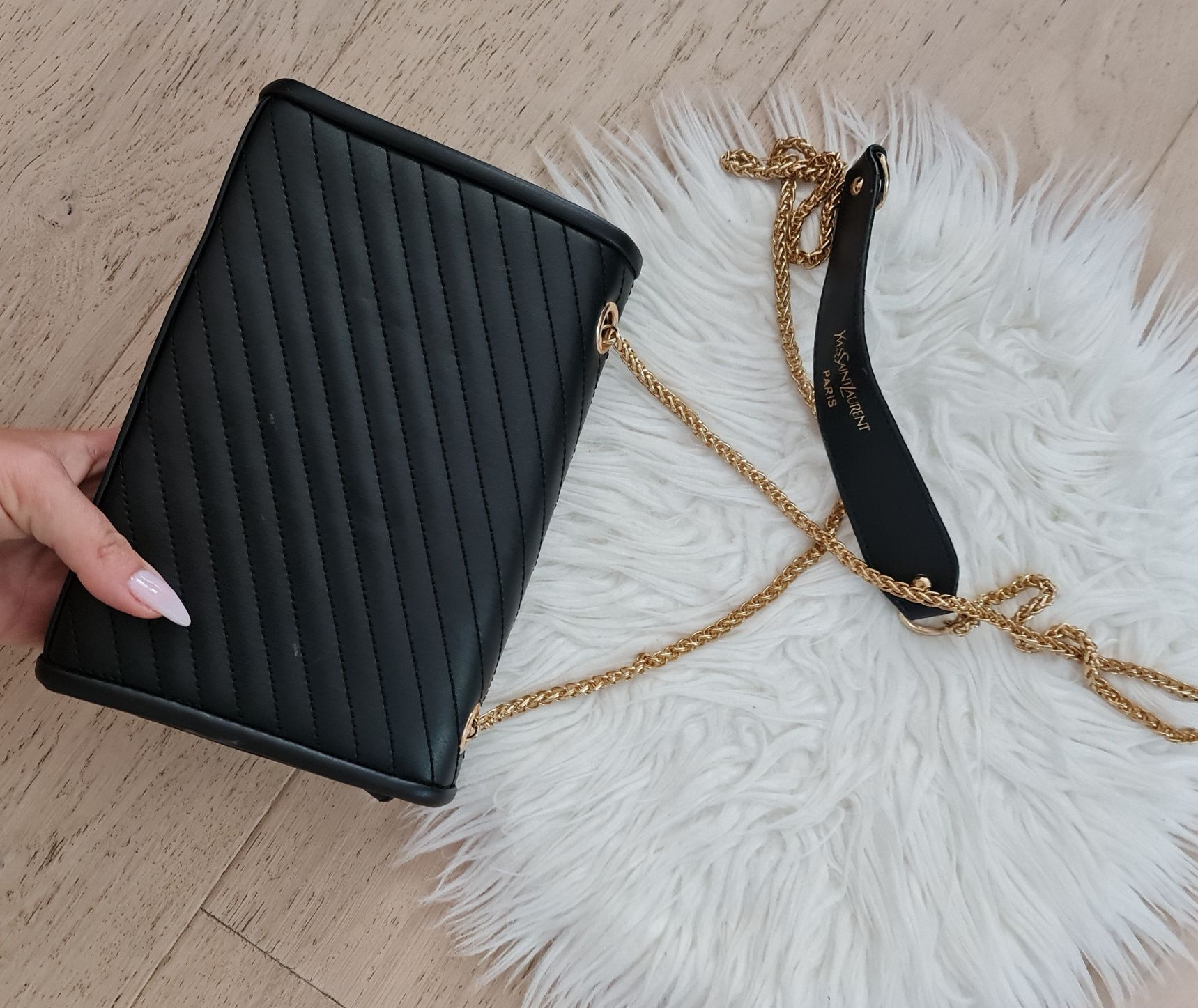 Yves Saint Laurent czarna torebka złoty łańcuch
