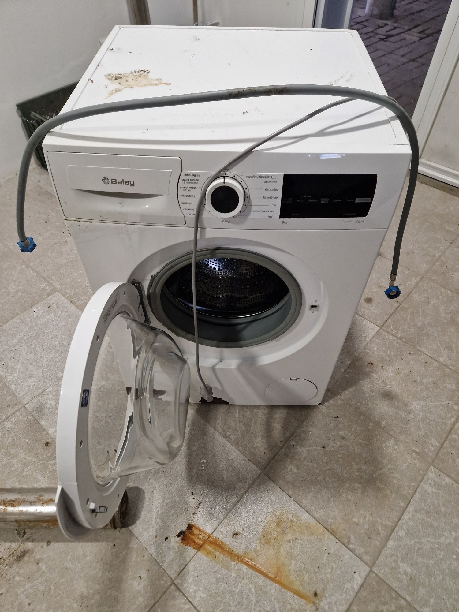 Máquina  lavar com avaria
