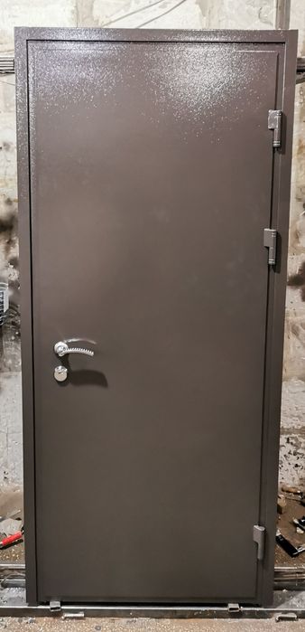 Двери входные метталические двери,бронированные, стальные,железные
