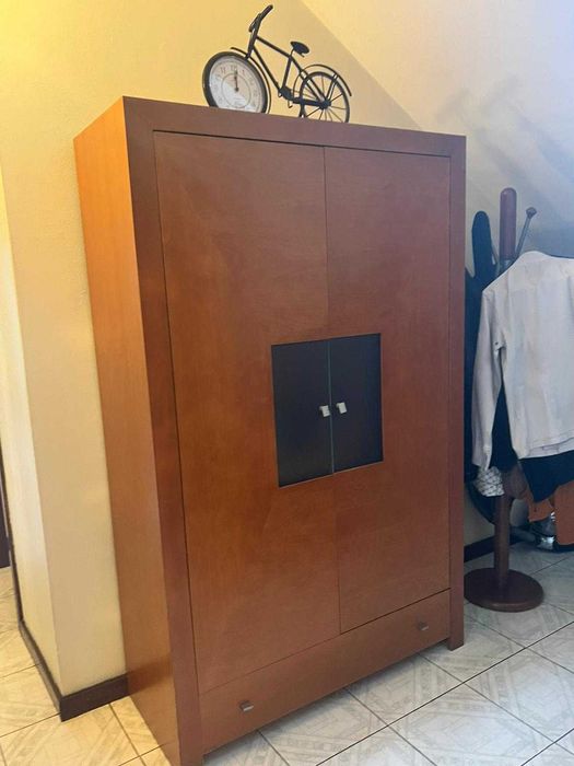 Móvel com garrafeira