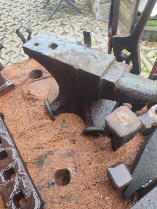 Sprzedam zgrabne kowadło 15kg