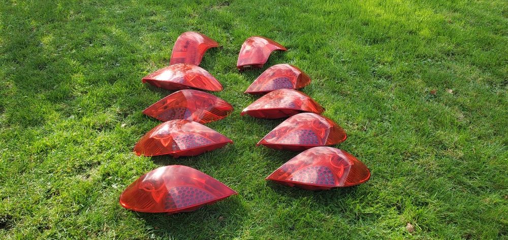 Задні ліхтарі фанарі стопи пежо Peugeot 207 хетчбек