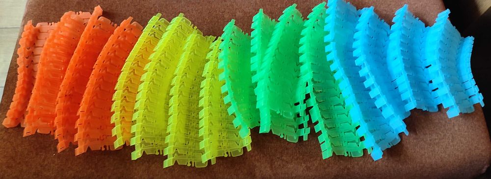 Tor samochodowy 219el. świecący w ciemnościach