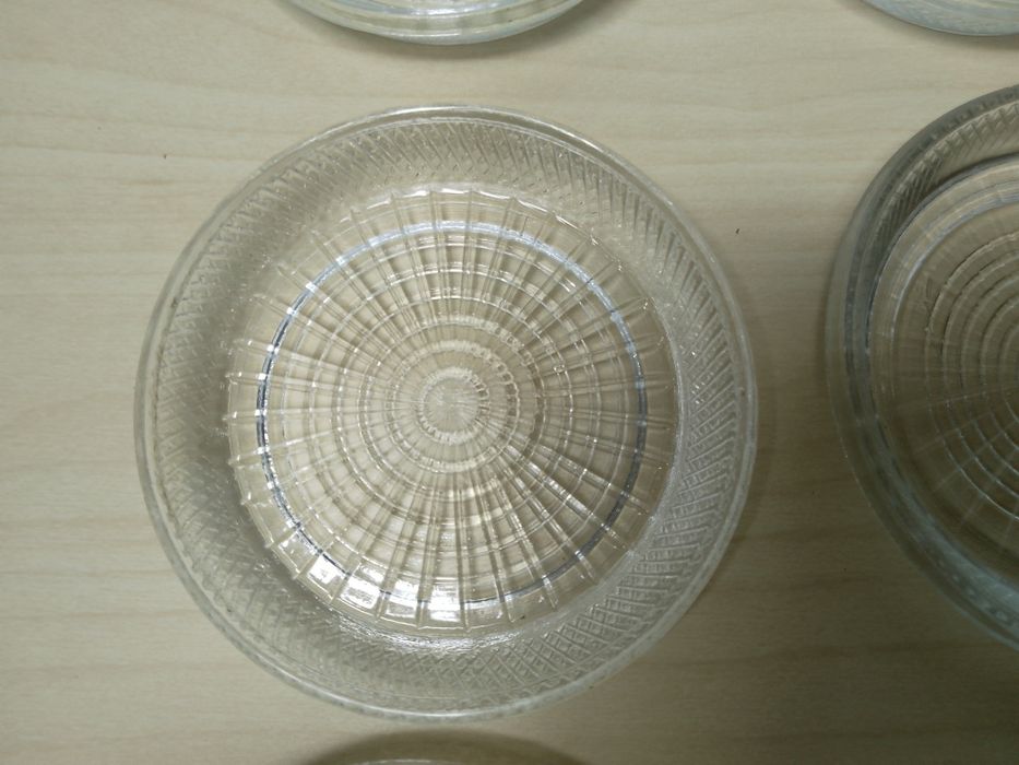 9 spodeczków PRL kryształowe