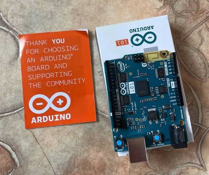 Оригінальний засіб розробки Arduino 101 (чіп Intel Curie)