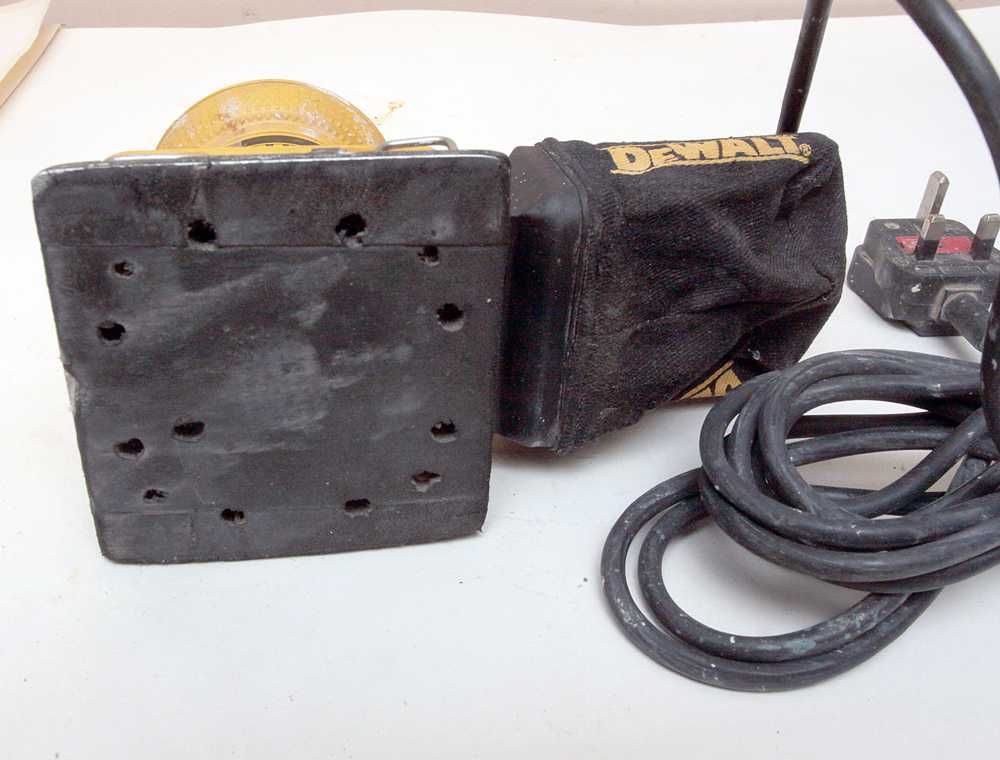 Шлифмашина  DEWALT DW 411, погружной насос