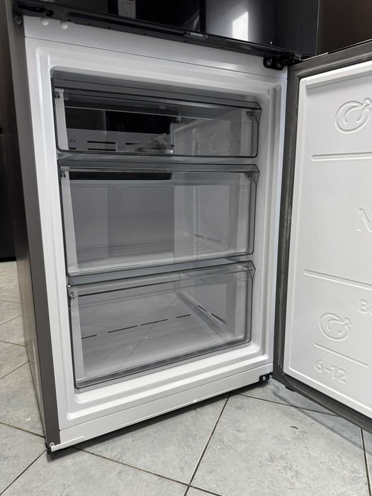 OUTLET nowa Lodówka Samsung RB38C7B5D22 Bespoke czarne szkło 203 cm F3
