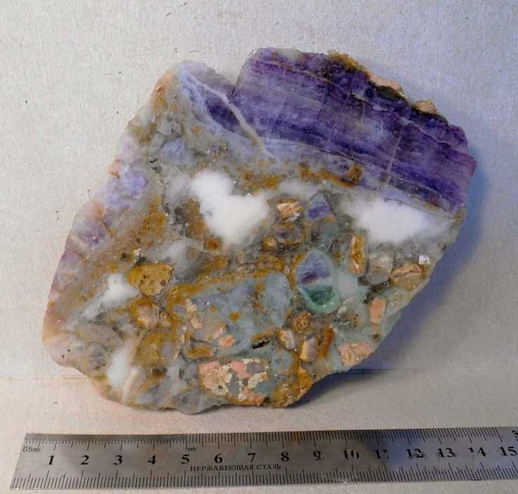 Флюорит полихромный большой полированный срез в коллекцию интерьер