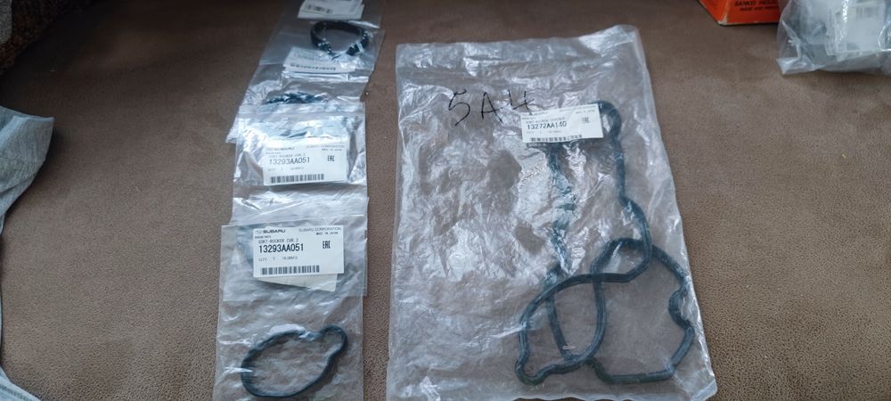 Продам прокладка клапанної кришки,прокладку під свічні колодці Subaru