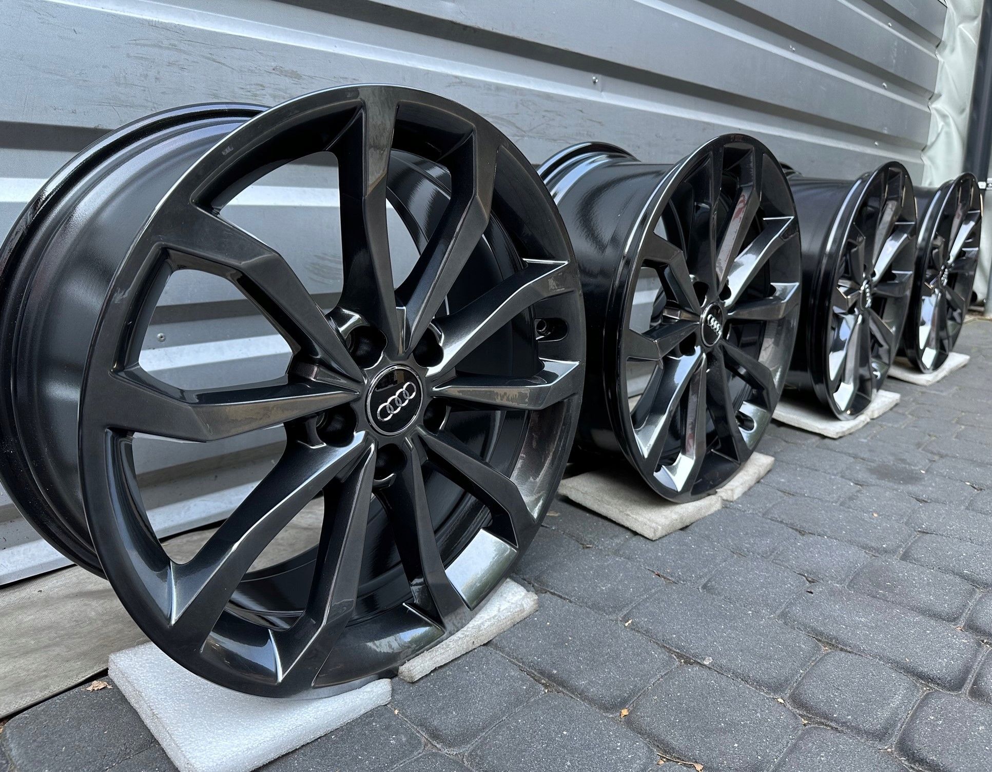 NOWE Oryginalne Felgi Audi 18 A3 A4 A6 A8 Q3 Q5 TT