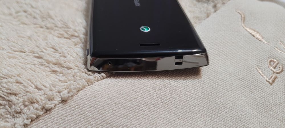 Мобильный телефон Sony Ericsson Xperia arc S LT18i Gloss Black