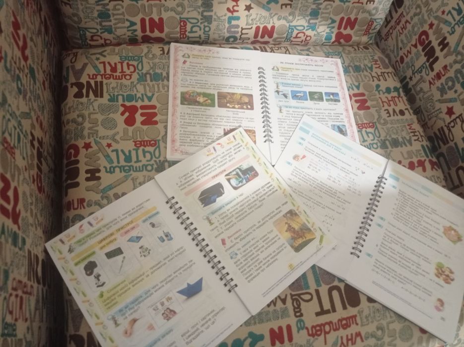 Друк шкільних підручників; підручників з англійської, французької мови