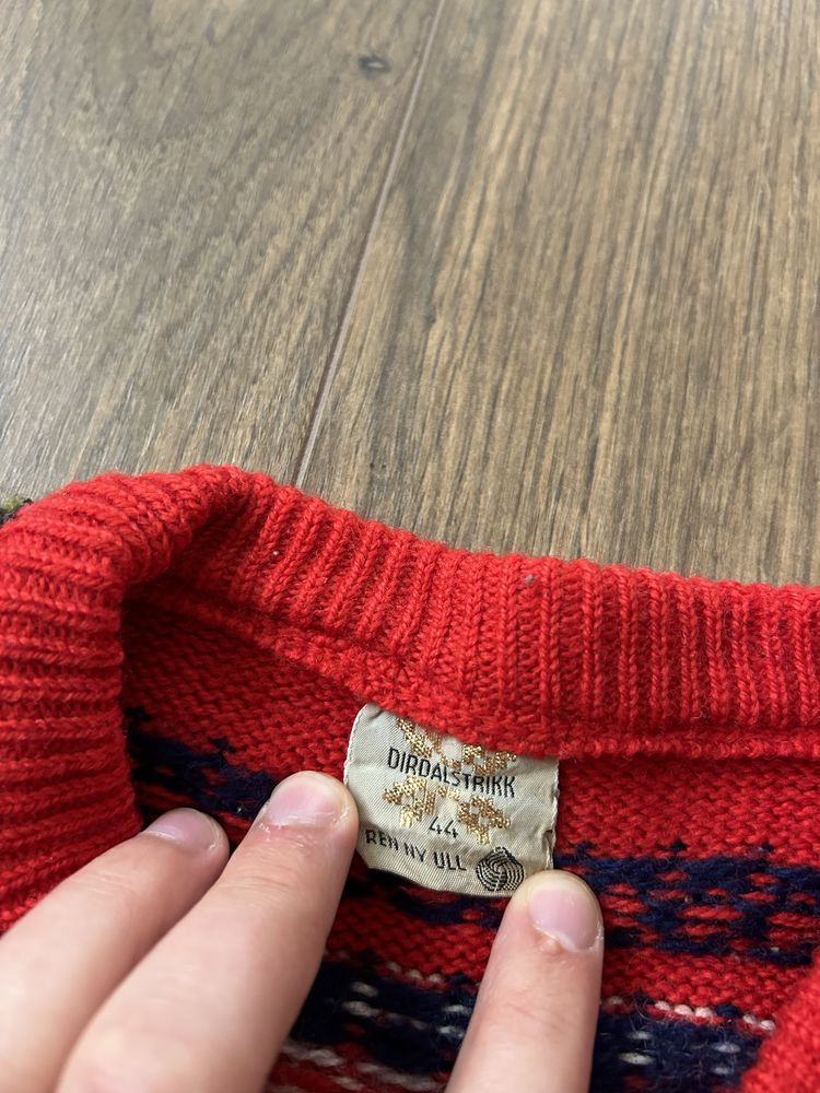 Sweter wełniany norweski Dale of Norway Dirdalstrikk 44 czerwony