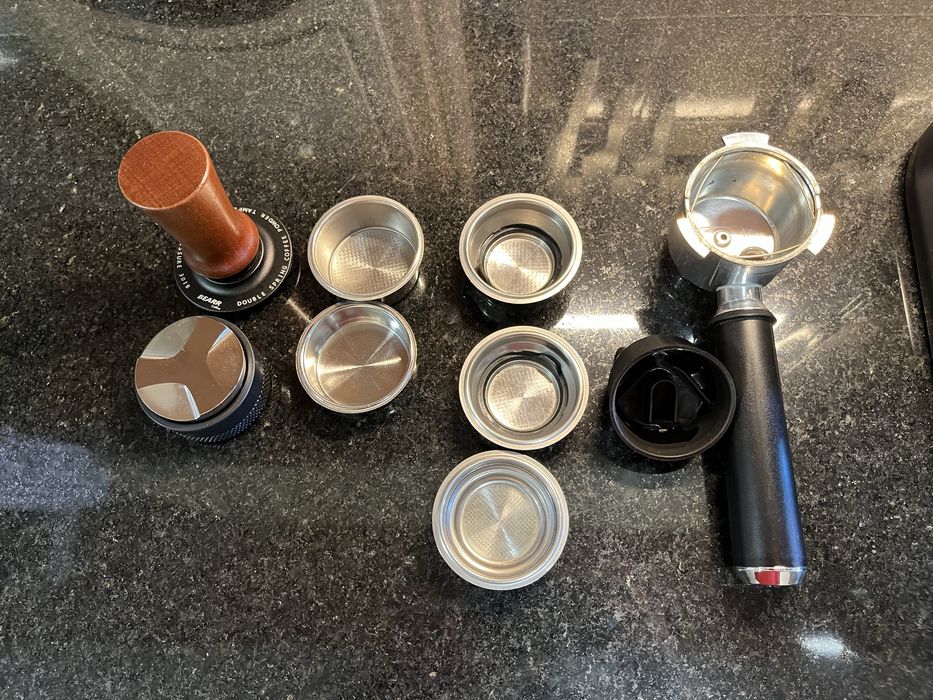 Delonghi Dedica com acessorios adicionais