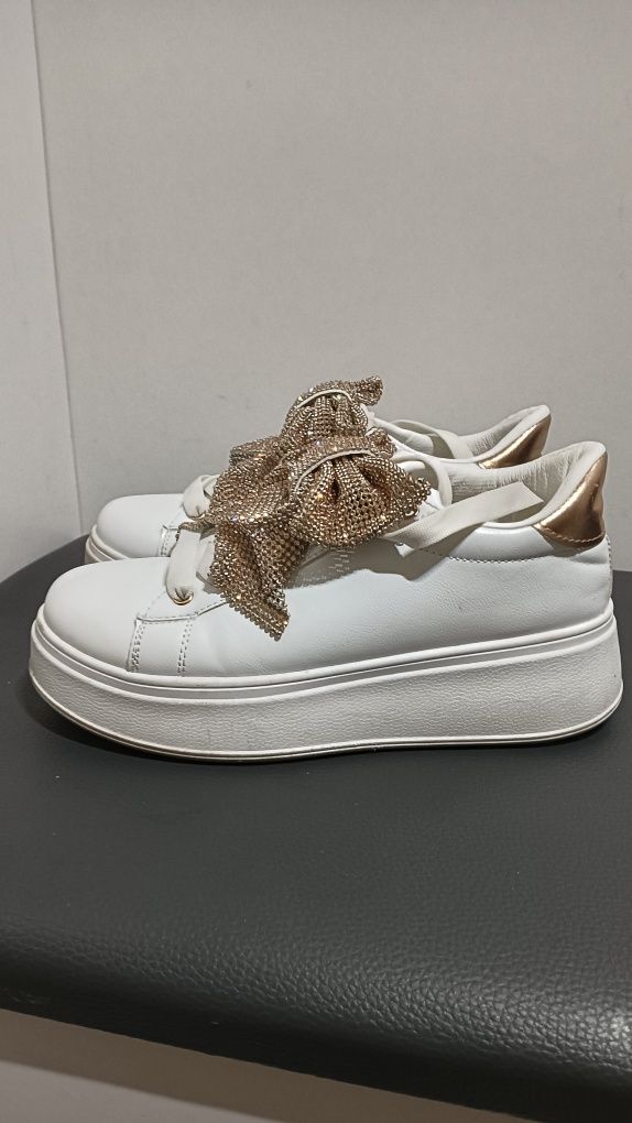 Śliczne sneakersy,adidasy z kokardą