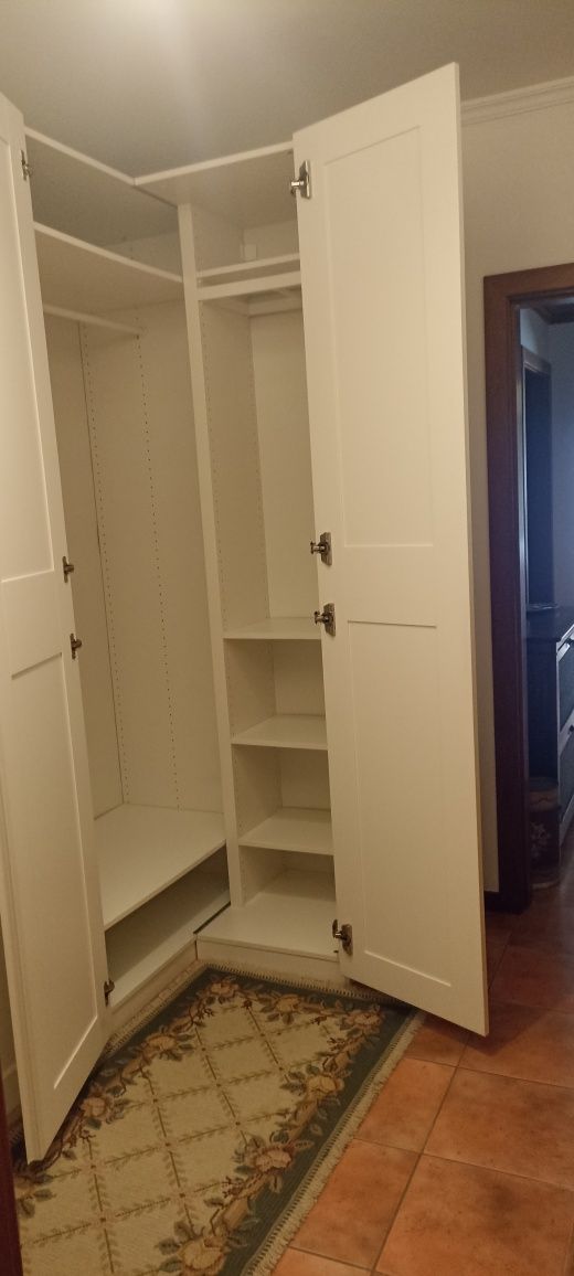 Roupeiro de canto Ikea