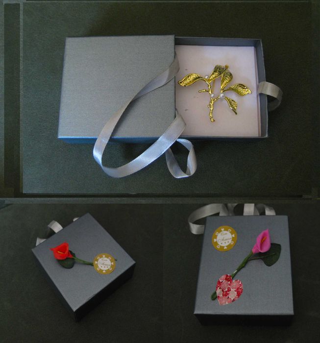 Alfinete / Broche / Pregadeira Ramo Dourada c/ Perolas NOVO