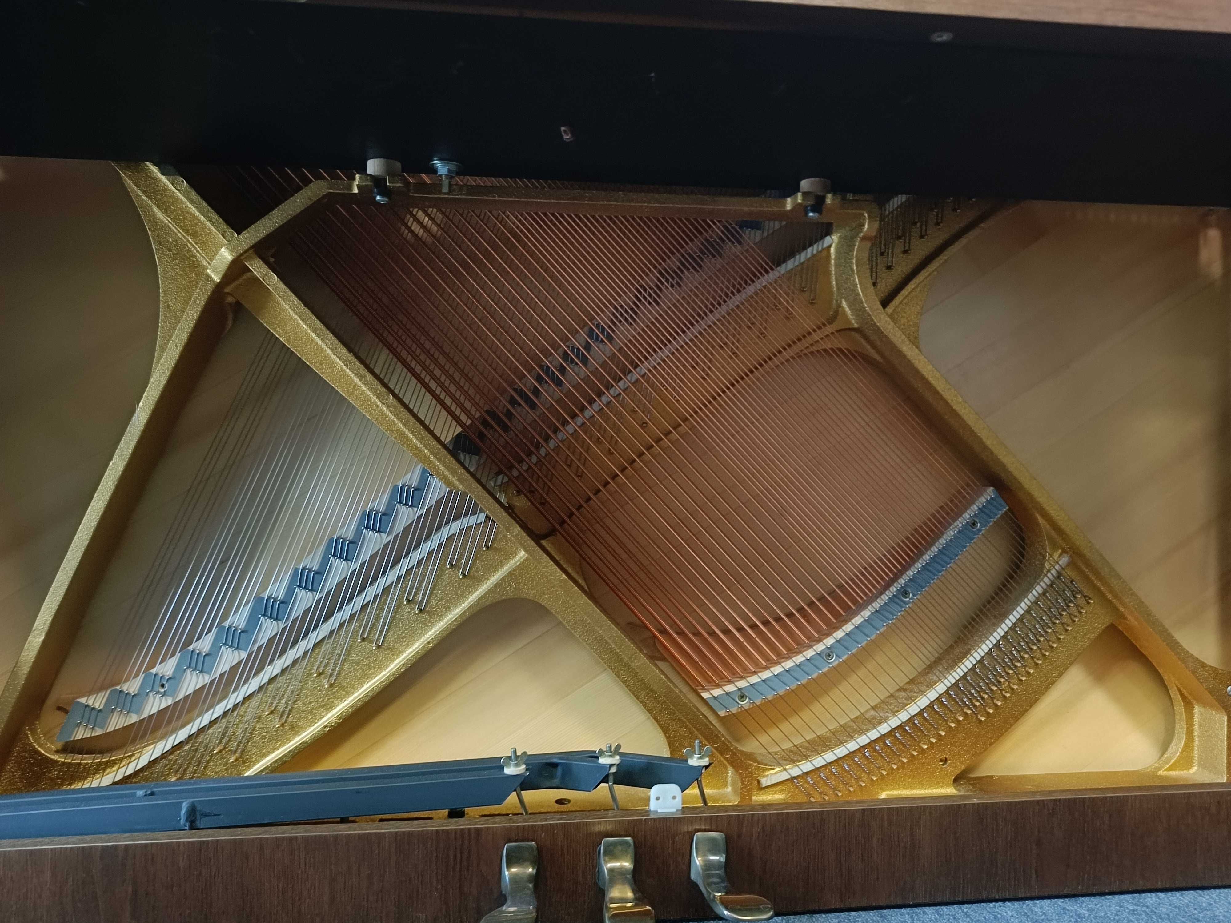 Eleganckie pianino Schimmel – niemiecka jakość