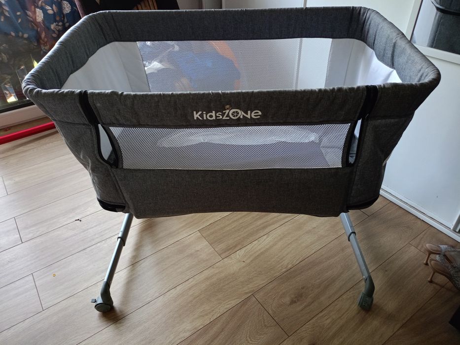 Dostawką dziecięca do łóżka