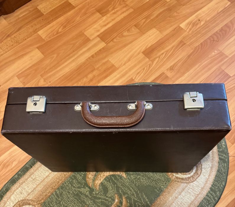 Продам дипломат в отлисном состоянии