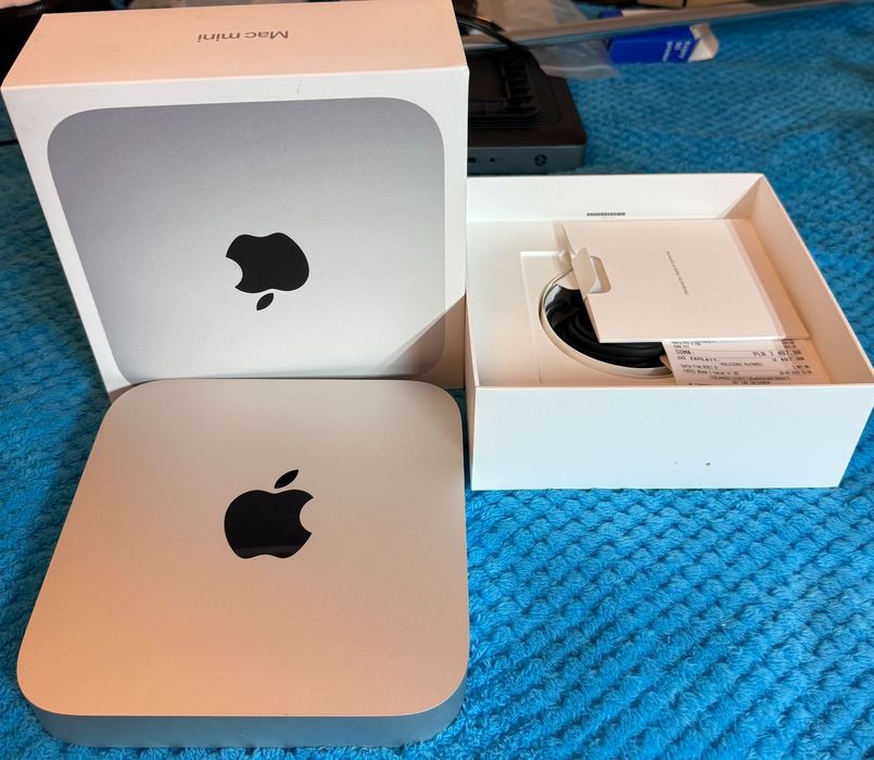 Mac mini M2 8GB/256GB, komplet fabryczny.