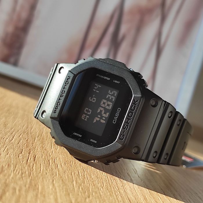 Часи Casio G-Shock DW-5600BB-1ER