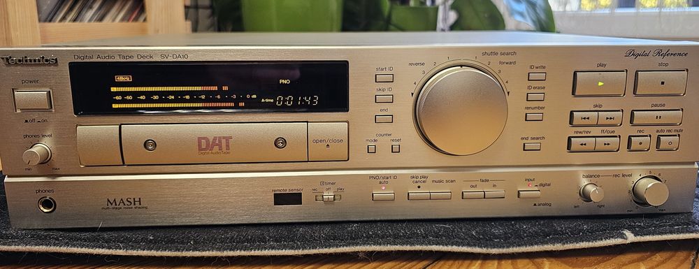 Technics SV-DA10 magnetofon cyfrowy DAT bdb. stan