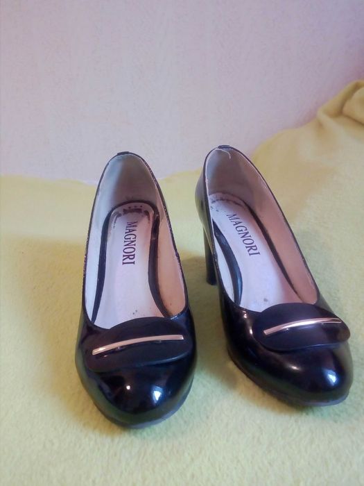 Туфлі лаковані шкіряні