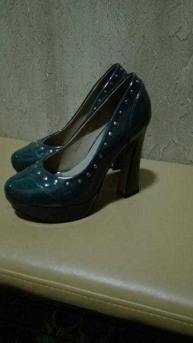 Czulenka lakierowane koloru zgniły zieleń 37