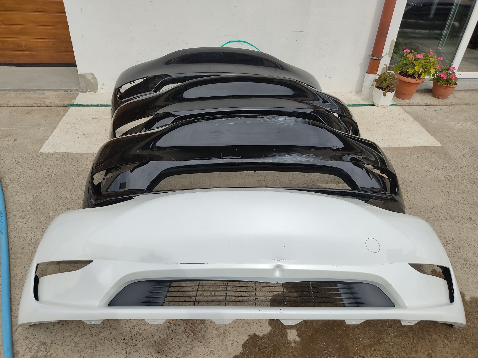 Бампер передній Tesla model Y