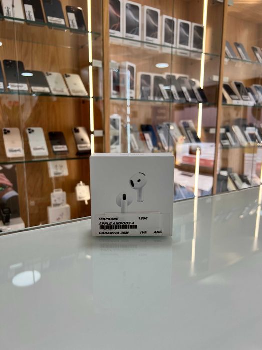 Apple AirPods 4 ANC