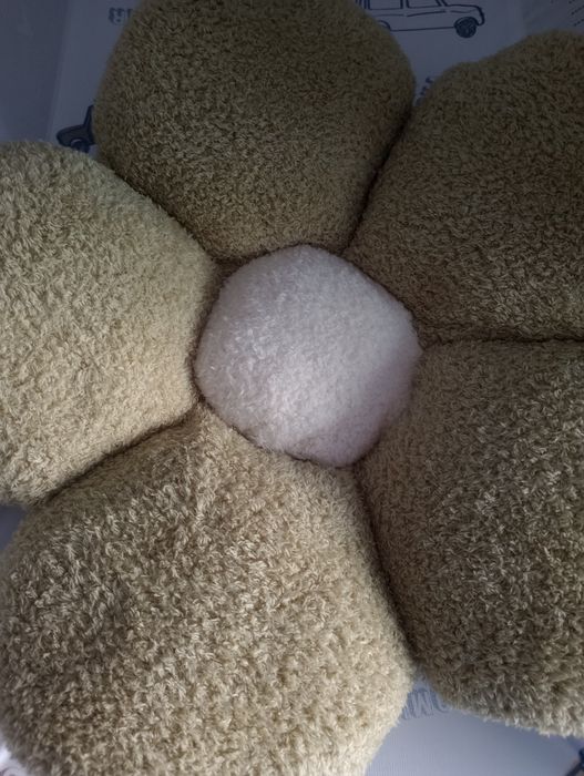 Poduszka dekoracyjna kwiatek