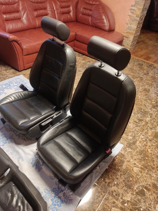 У наявності багато шкіряних салонів на різні моделі авто