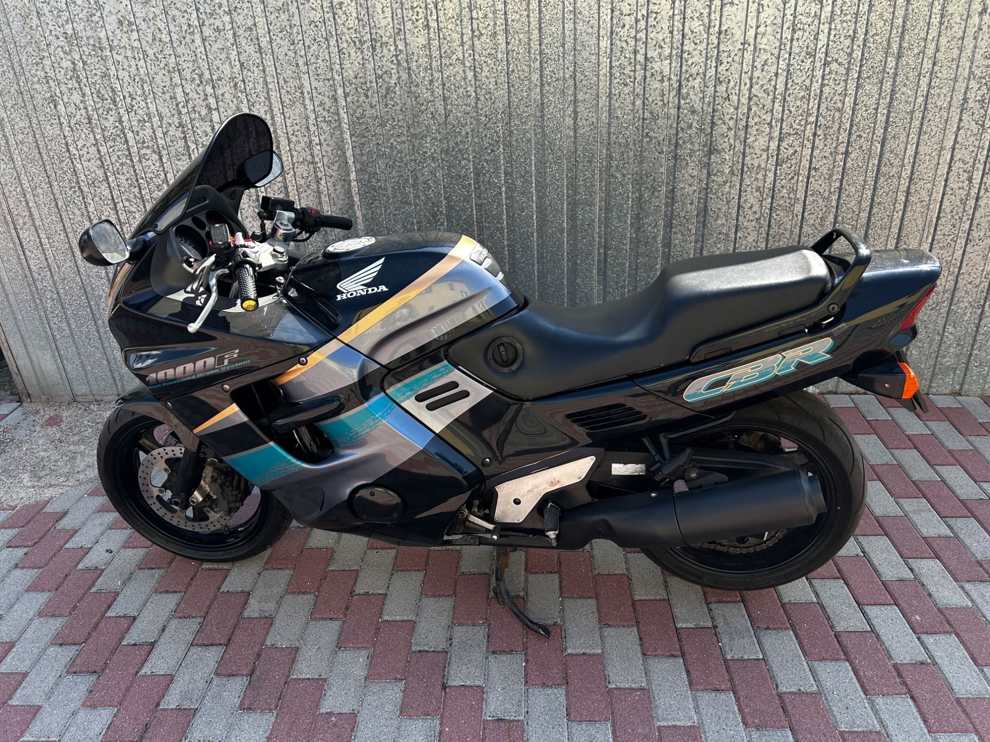 Honda CBR 1000F Dual
