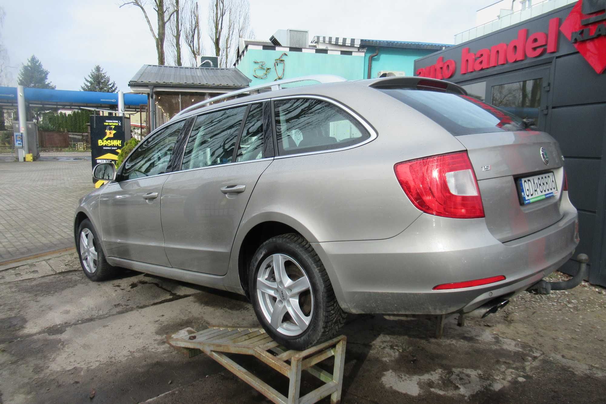 SKODA Superb kombi 2 II 1.8 benzyna piękna zadbana 2010r okazja