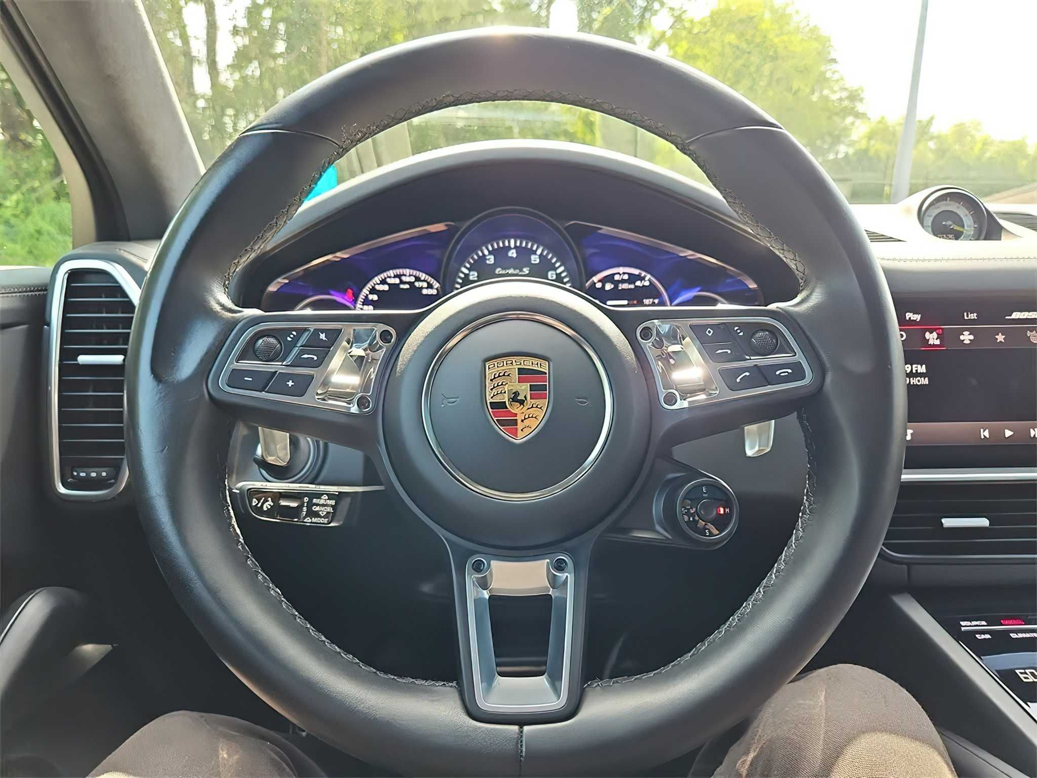 Porsche Cayenne Hybrid E-Hybrid      2020