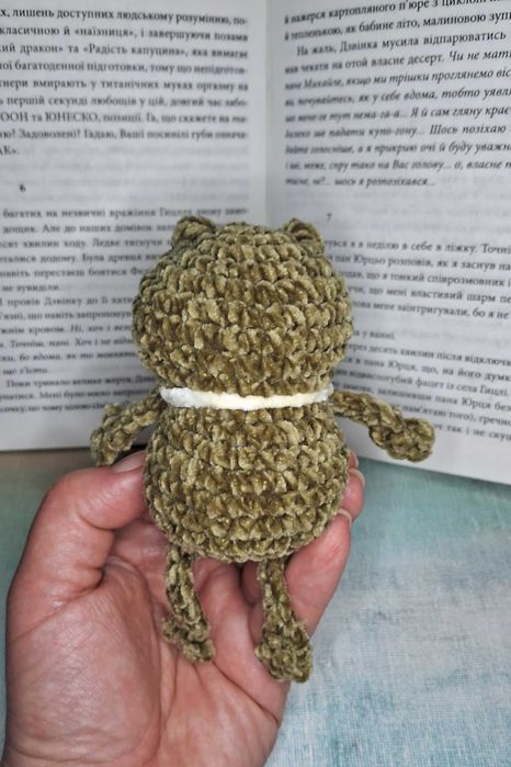 Prezent na walentynki pluszowa żabka walentynka amigurumi na szydełku