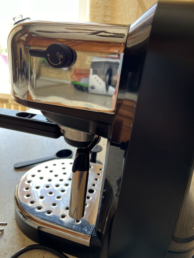 Кофеварка эспрессо DELONGHI EC 270 в идеале все работает