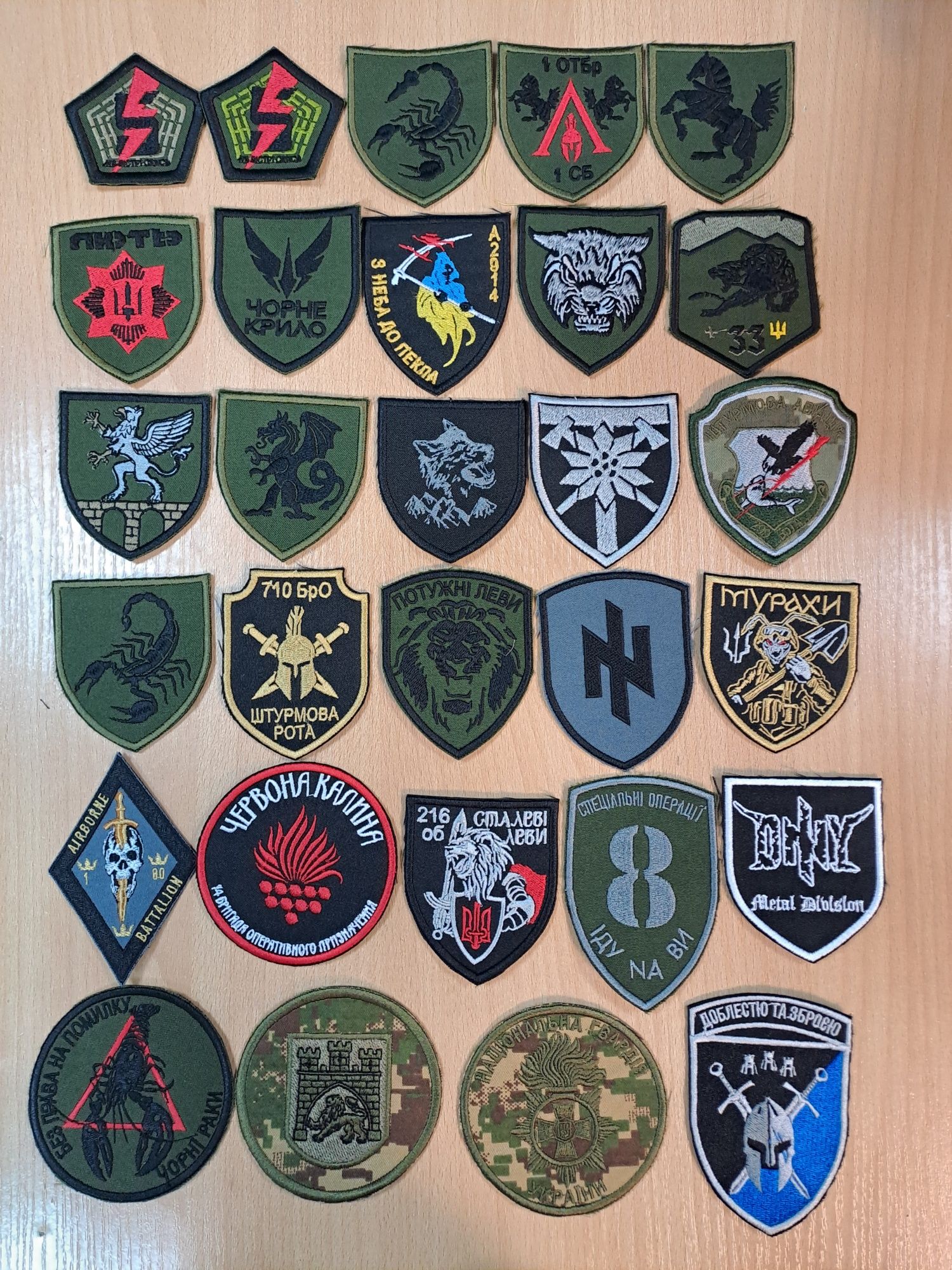 Вишивка логотипів.Шеврони,нашивки,позивні,групи крові,погони.