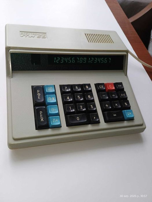 Калькулятор "Електроніка МК-59", б/у, в робочому стані.