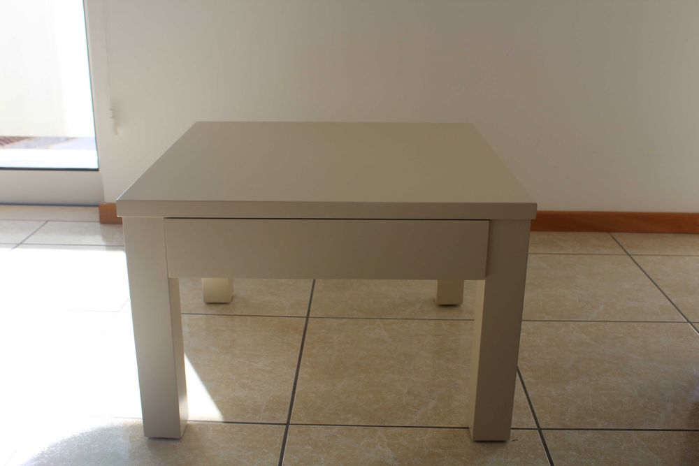 Mesa de Centro com Gaveta