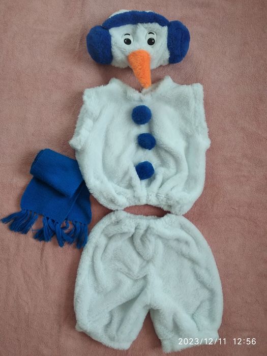 Прокат новорічних костюмів зайчик, сніговик