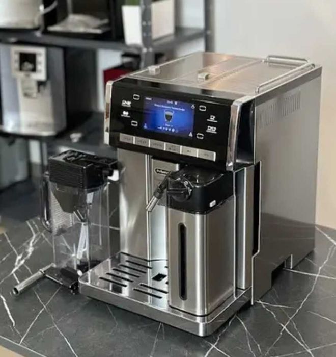 Кофемашина DeLonghi ESAM 6900 M PrimaDonna Exclusive гарячий шоколад
