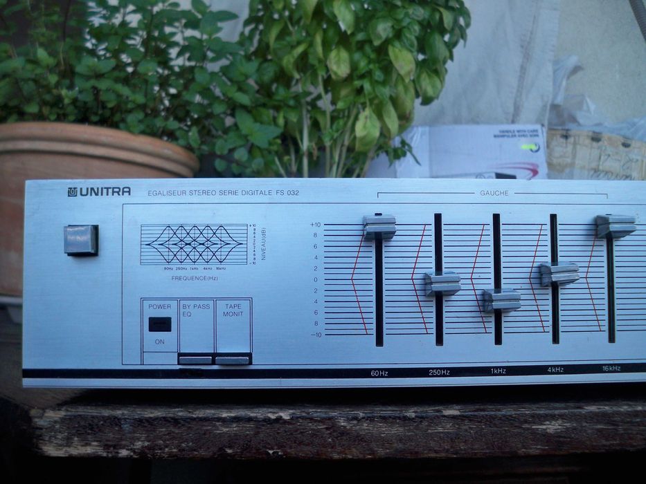 srebrny korektor equalizer Unitra Diora FS032 (poprzednik FS042)