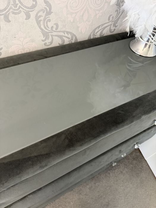 Komoda welurowa grafitowa