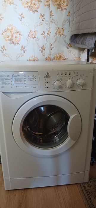 Пральна машина Indesit WISL103